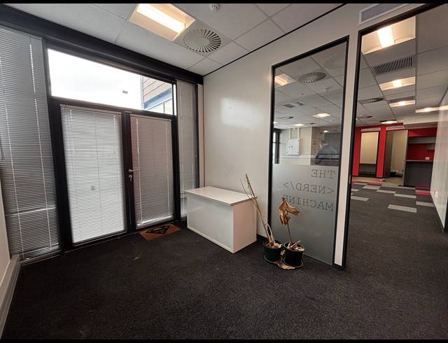 156M² OFFICE TO LET IN DURBANVILLE CENTRAL